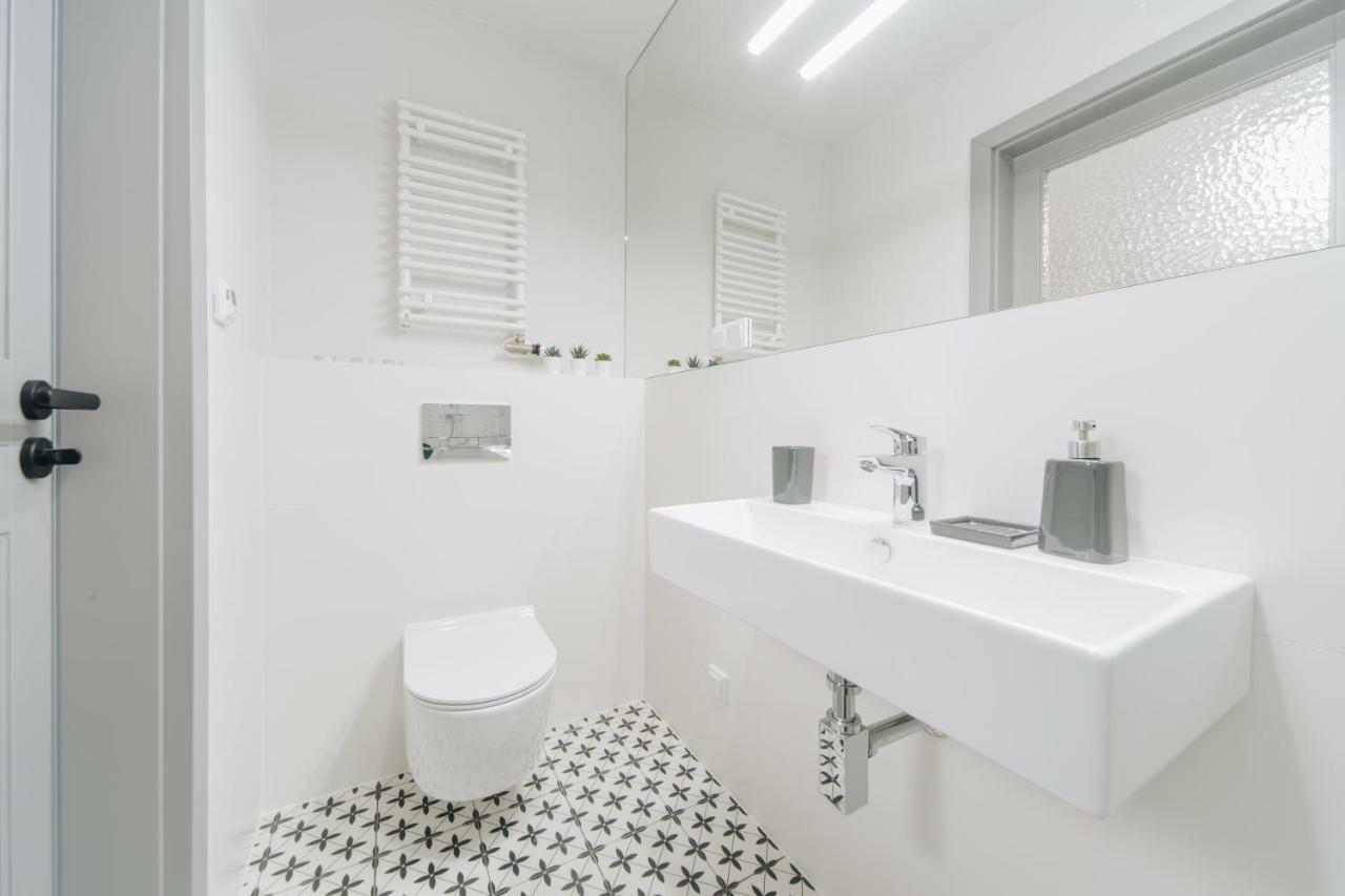 M5 Main Square Stylish One Bedroom Krakow Exterior photo